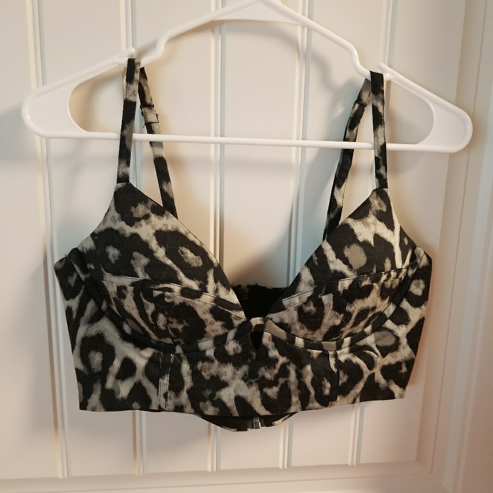 Kendall and Kylie crop